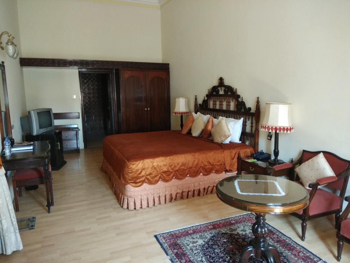 Lalitha Mahal Palace Hotel Майсур Экстерьер фото
